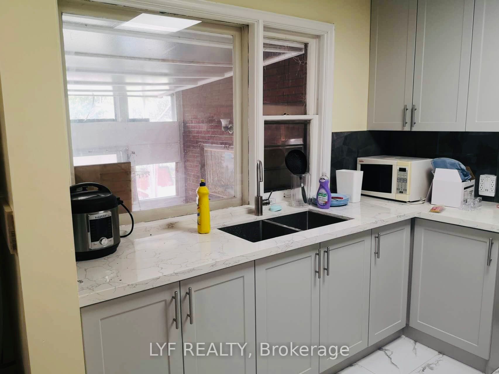 Additional image 4 of RM A-22 Ivordale Crescent, Toronto, ON, M1R 2W6