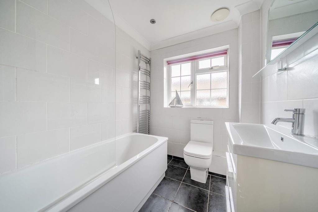 Additional image 11 of 5 bed detached house to rentDrummond Close, Haywards Heath RH16