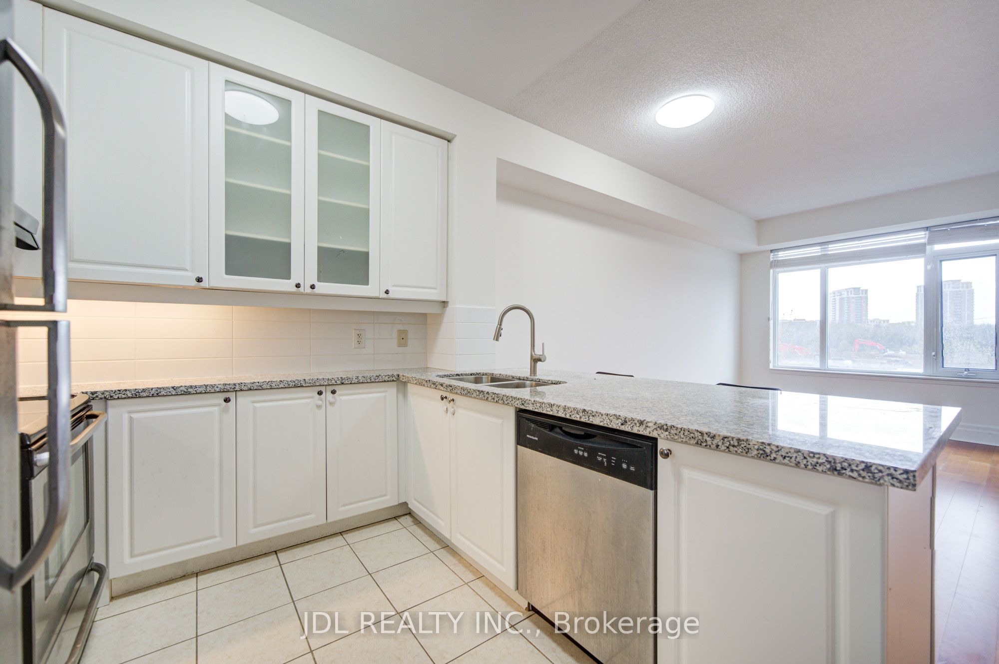 214-111 Upper Duke Crescent, Markham, ON, L6G 0C8 photo 5