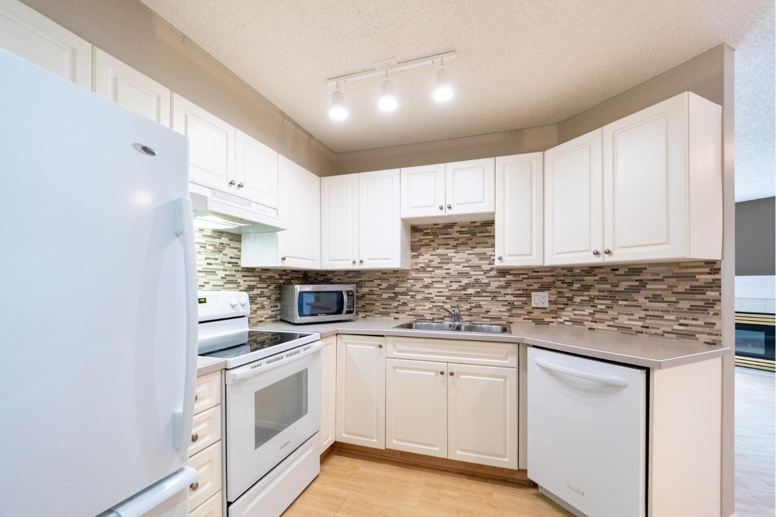 Additional image 8 of 205-11716 100 Avenue NW, Edmonton, AB, T5K2G3