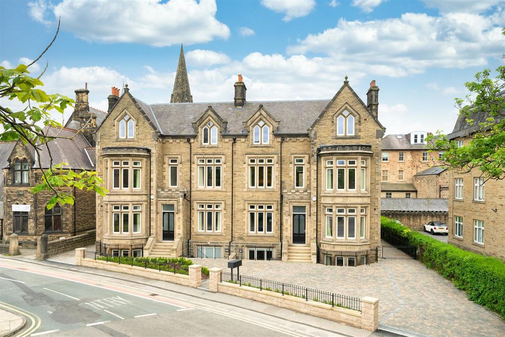 2 bed flat to rentNorth Park Road, Harrogate HG1