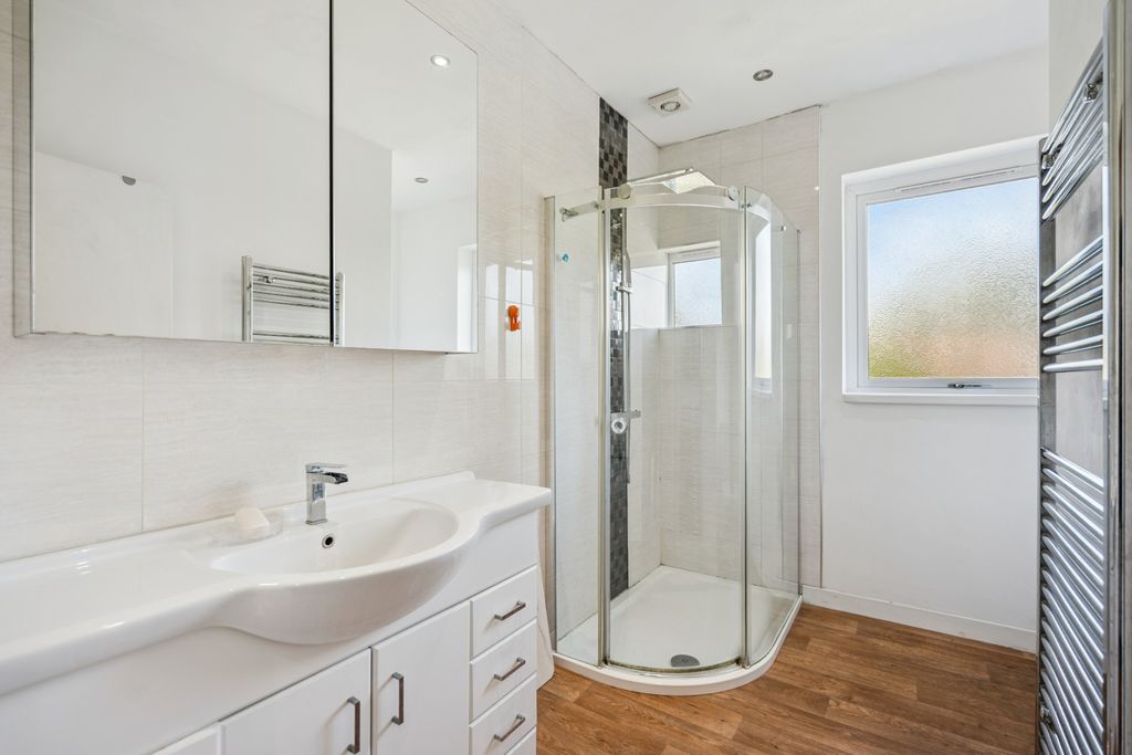 Additional image 4 of 3 bed detached bungalow to rentBlinkbonny Road, Falkirk, Stirling FK1