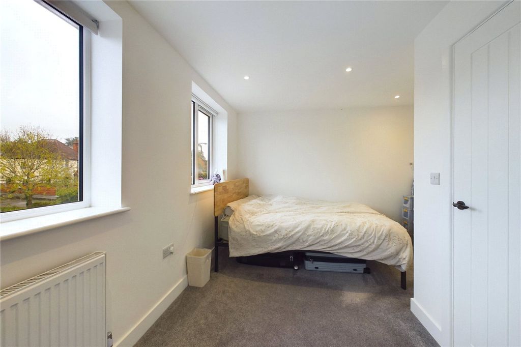 Additional image 7 of 3 bed town house to rentTurnpike Road, Newbury, Berkshire RG14