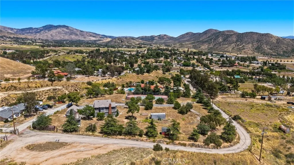 10821 Los Jordans Rd, Agua Dulce, CA 91390