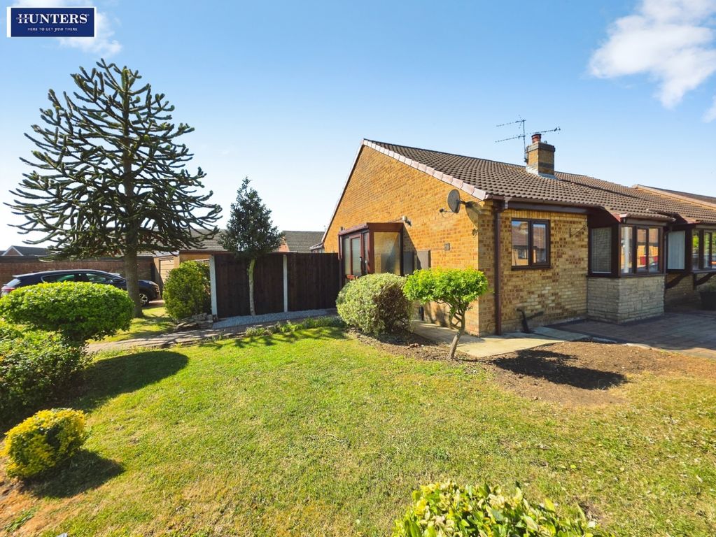 2 bed semi-detached bungalow to rentLeaburn Road, Messingham, Scunthorpe DN17