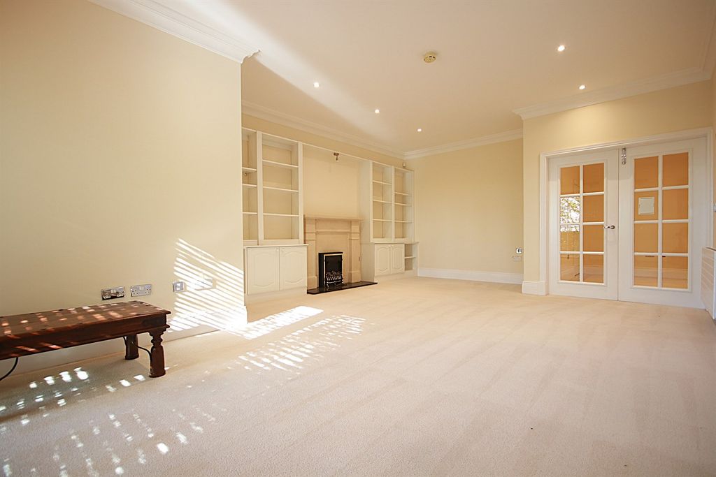 Additional image 4 of 3 bed flat to rentSt. Hilarys Park, Alderley Edge SK9