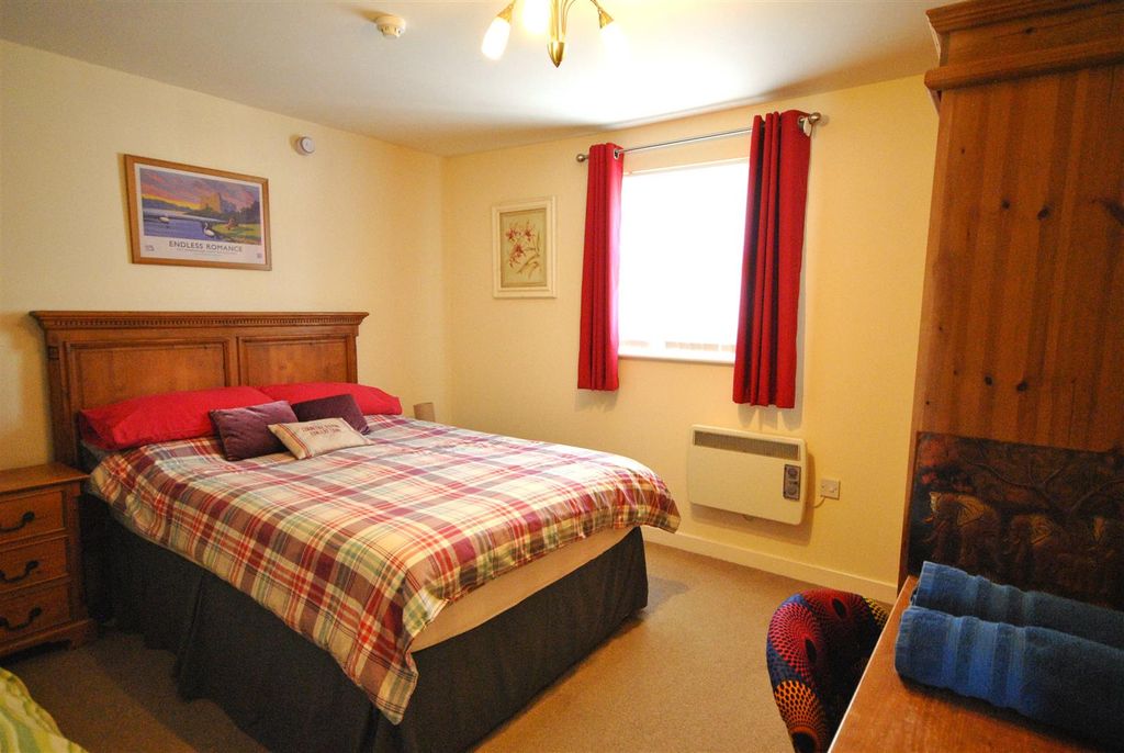 Additional image 4 of 2 bed flat to rentWarren Street, Tenby SA70