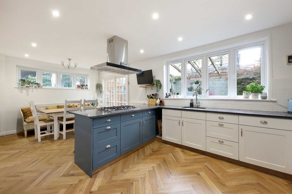 Additional image 5 of 6 bed detached house for saleGregories Road, Beaconsfield, Buckinghamshire HP9