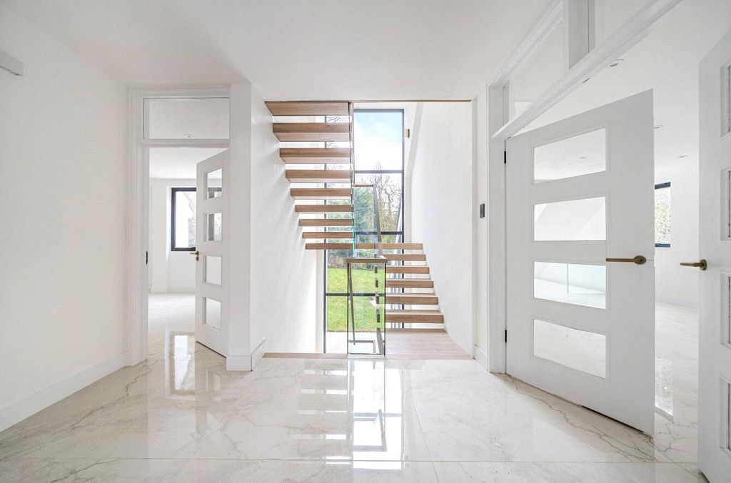Additional image 2 of 5 bed detached house to rentWhite Orchards, Totteridge, London N20