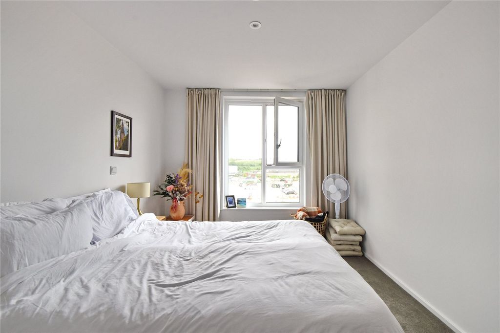 Additional image 10 of 2 bed flat to rentRunway Avenue, Patchway, Bristol, Gloucestershire BS34