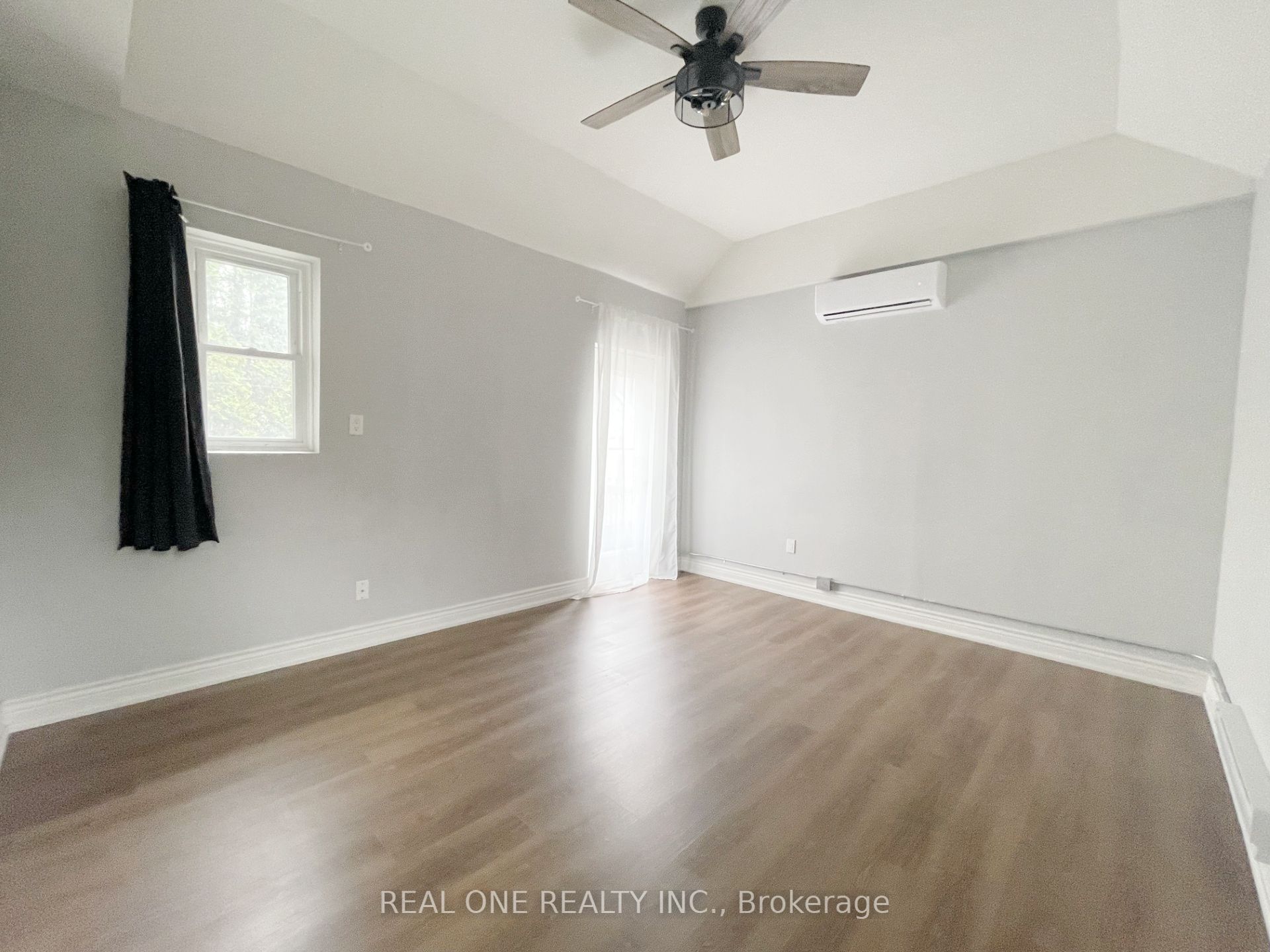 Additional image 3 of Room 2-118 Queen Street S, Hamilton, ON, L8P 3S1