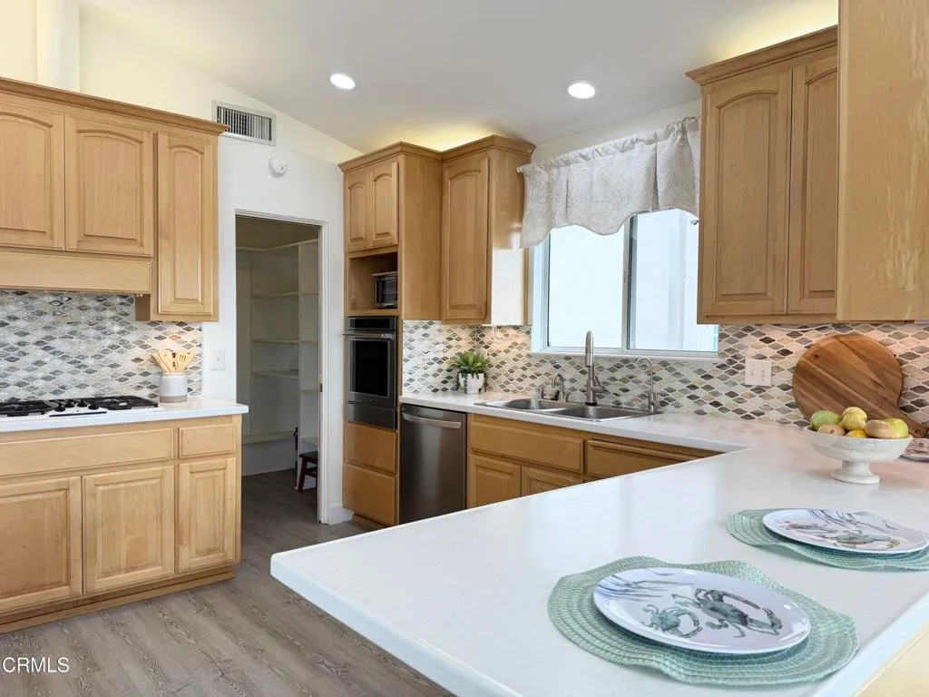 Additional image 38 of 2827 Pierpont Boulevard, Ventura, CA 93001