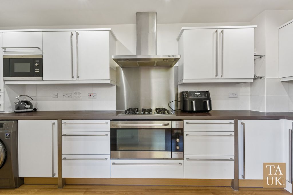 Additional image 4 of 3 bed flat for saleGrammar School Court, Ormskirk L39