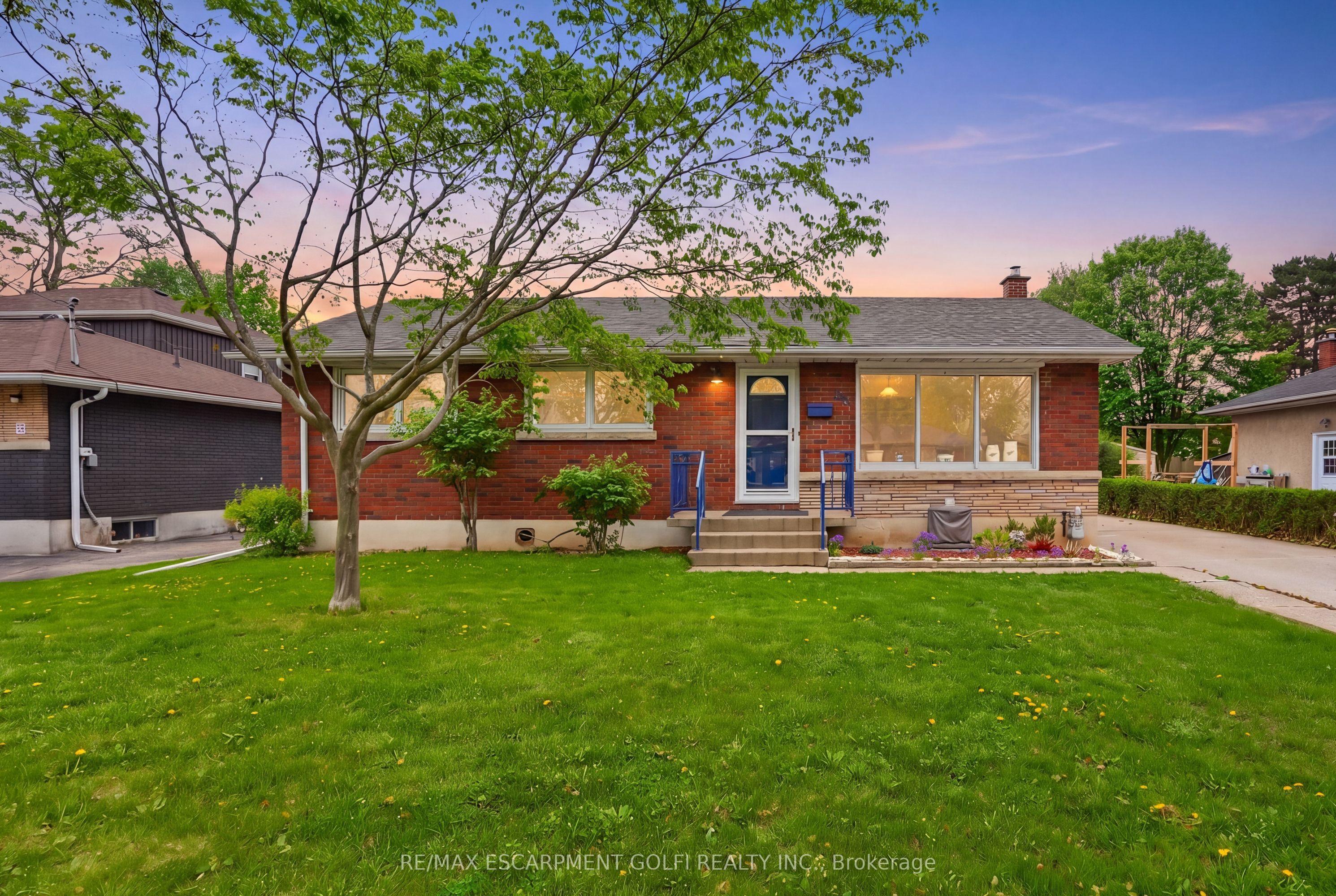 14 Edinburgh Drive, St. Catharines, ON, L2M 3H1