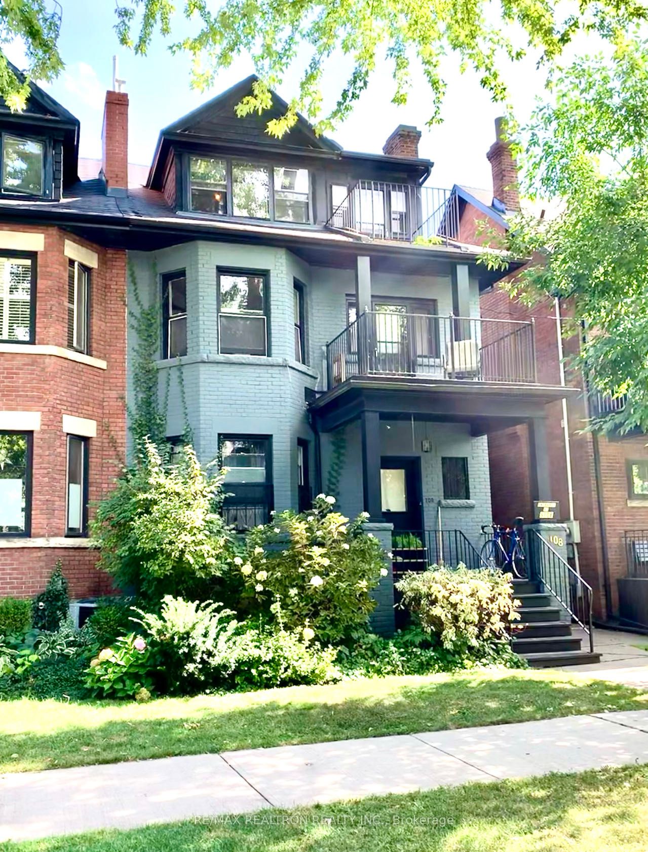 4-108 Admiral Road, Toronto, ON, M5R 2L6
