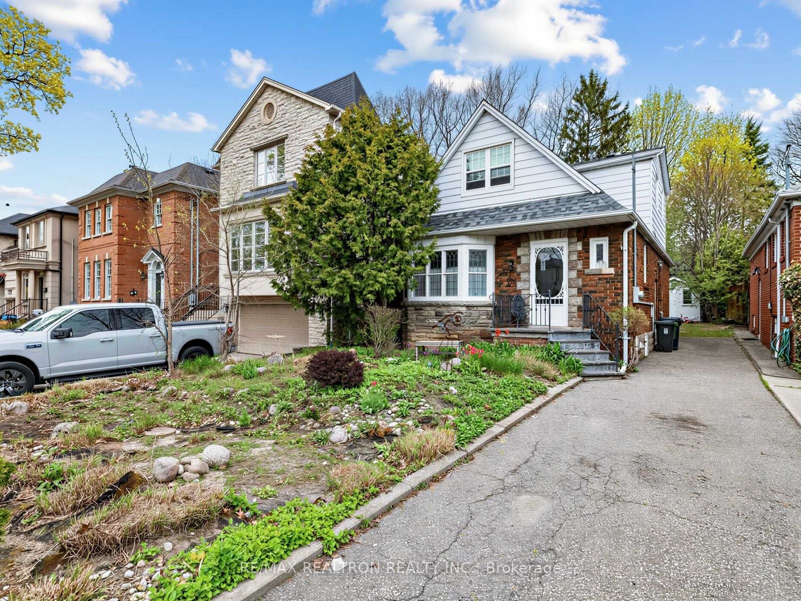 12 New Haven Drive, Toronto, ON, M5N 1H7