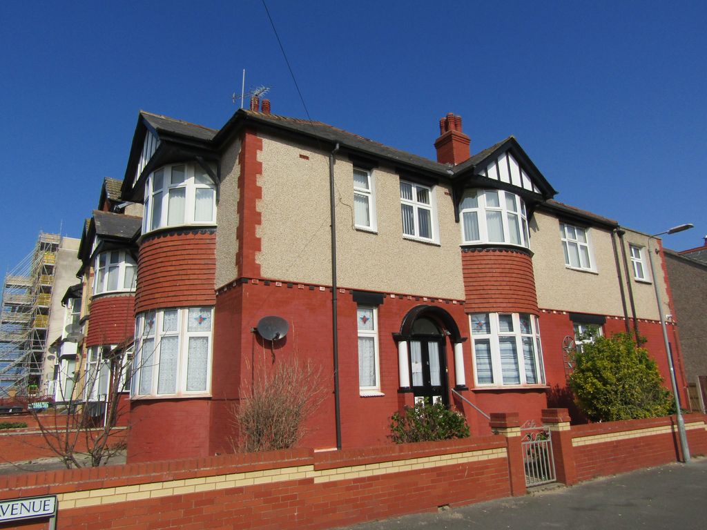 2 bed flat to rentNorth Avenue, Rhyl, Denbighshire LL18