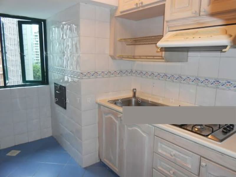 12 Surrey Court photo 5