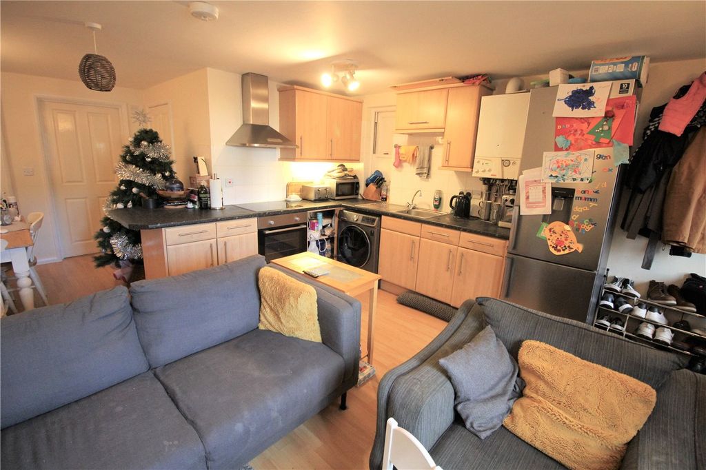 Additional image 2 of 2 bed flat to rentHanover Street, Cheltenham, Gloucestershire GL50