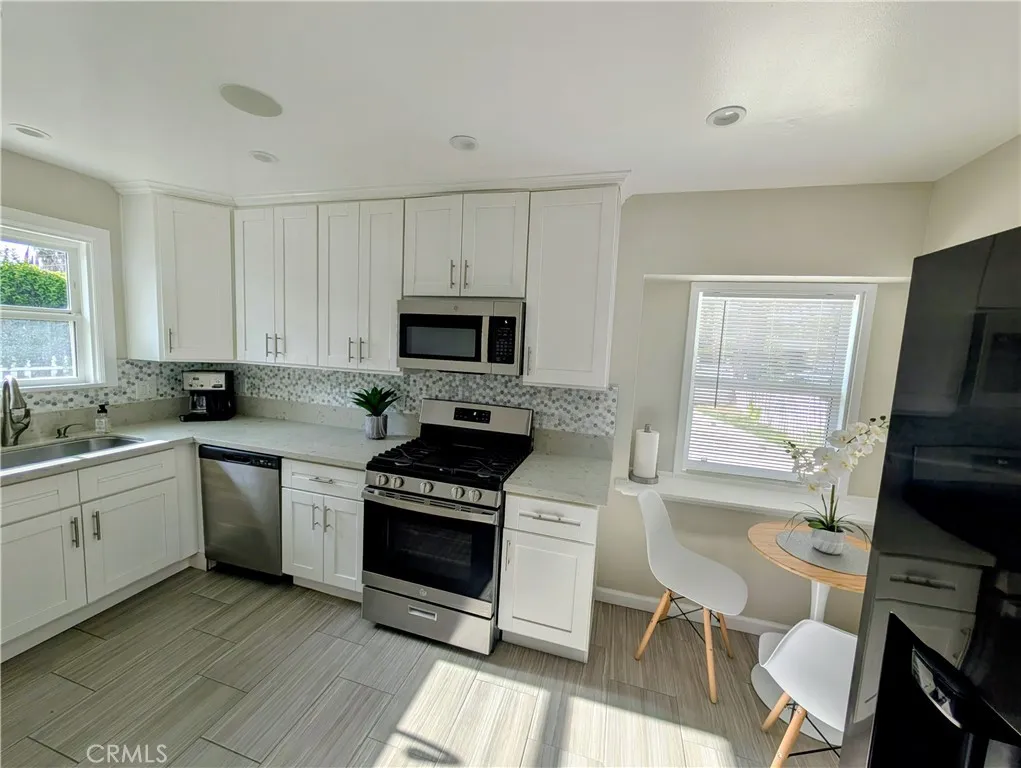 Additional image 41 of 23130 Victory Blvd, Woodland Hills, CA 91367