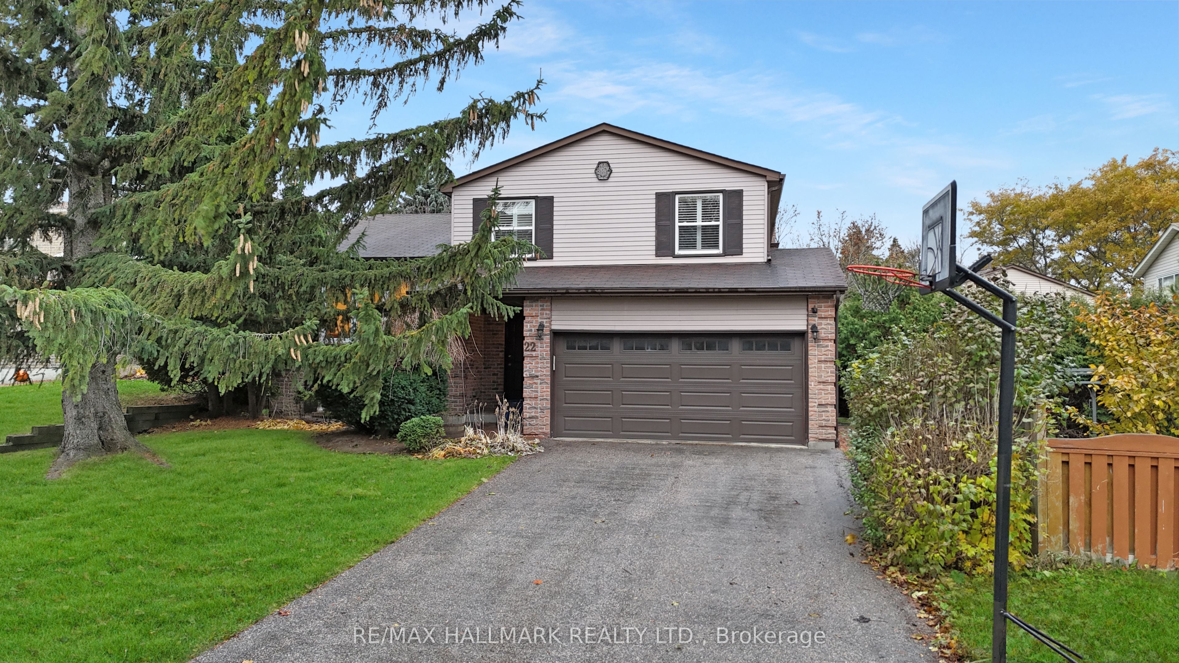 22 Avondale Crescent, Aurora, ON, L4G 3P6