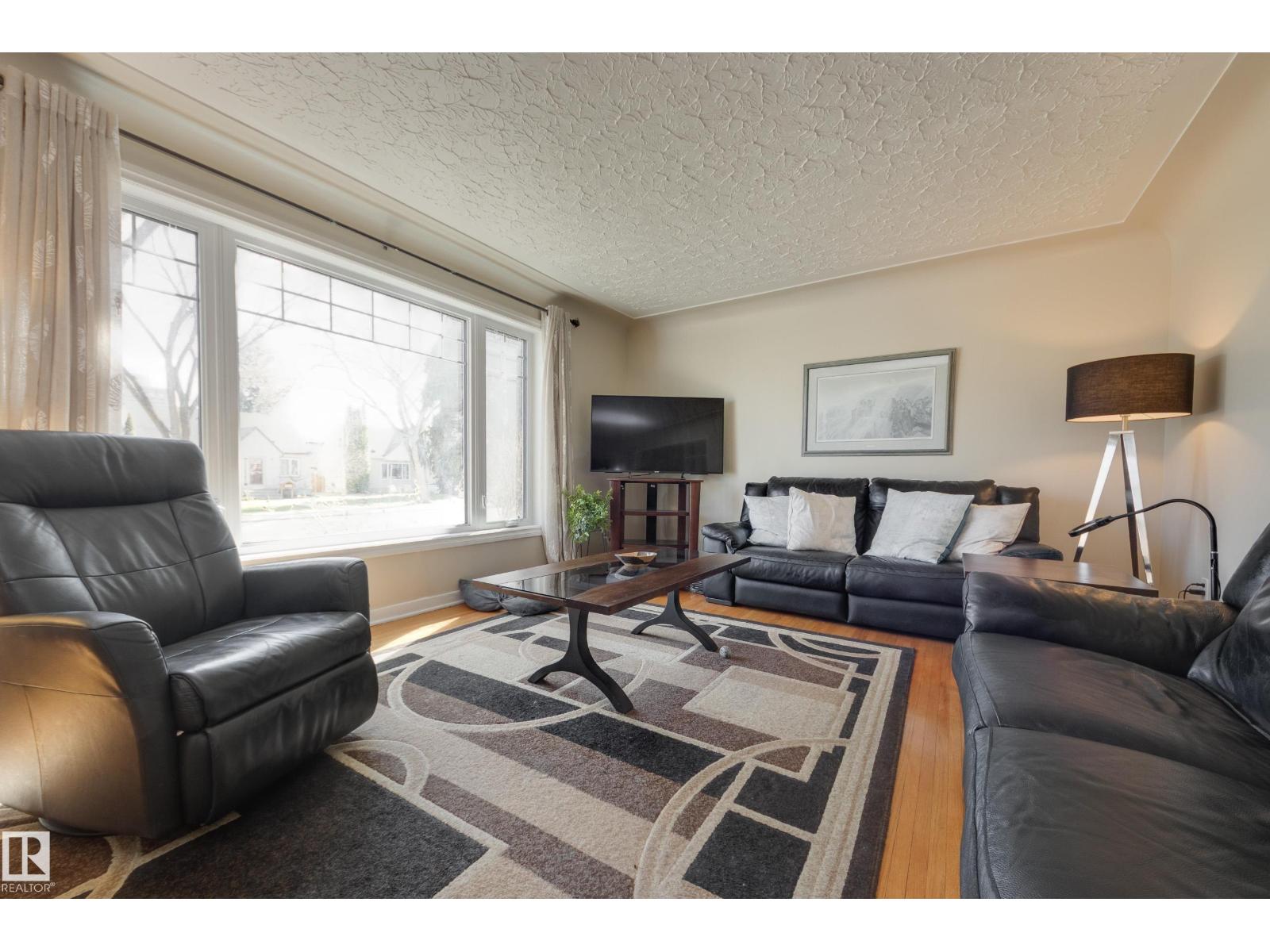 Additional image 4 of 11516 72 Avenue NW, Edmonton, AB, T6G0B8