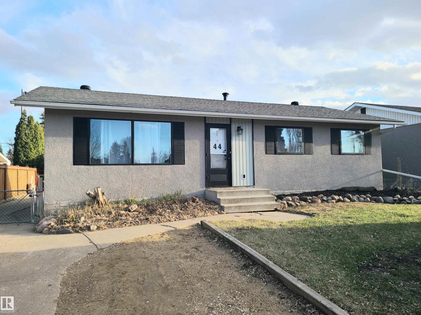 44 IVY CR