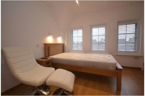 William Hall, Whitley Street, Reading RG2, Studio to rent