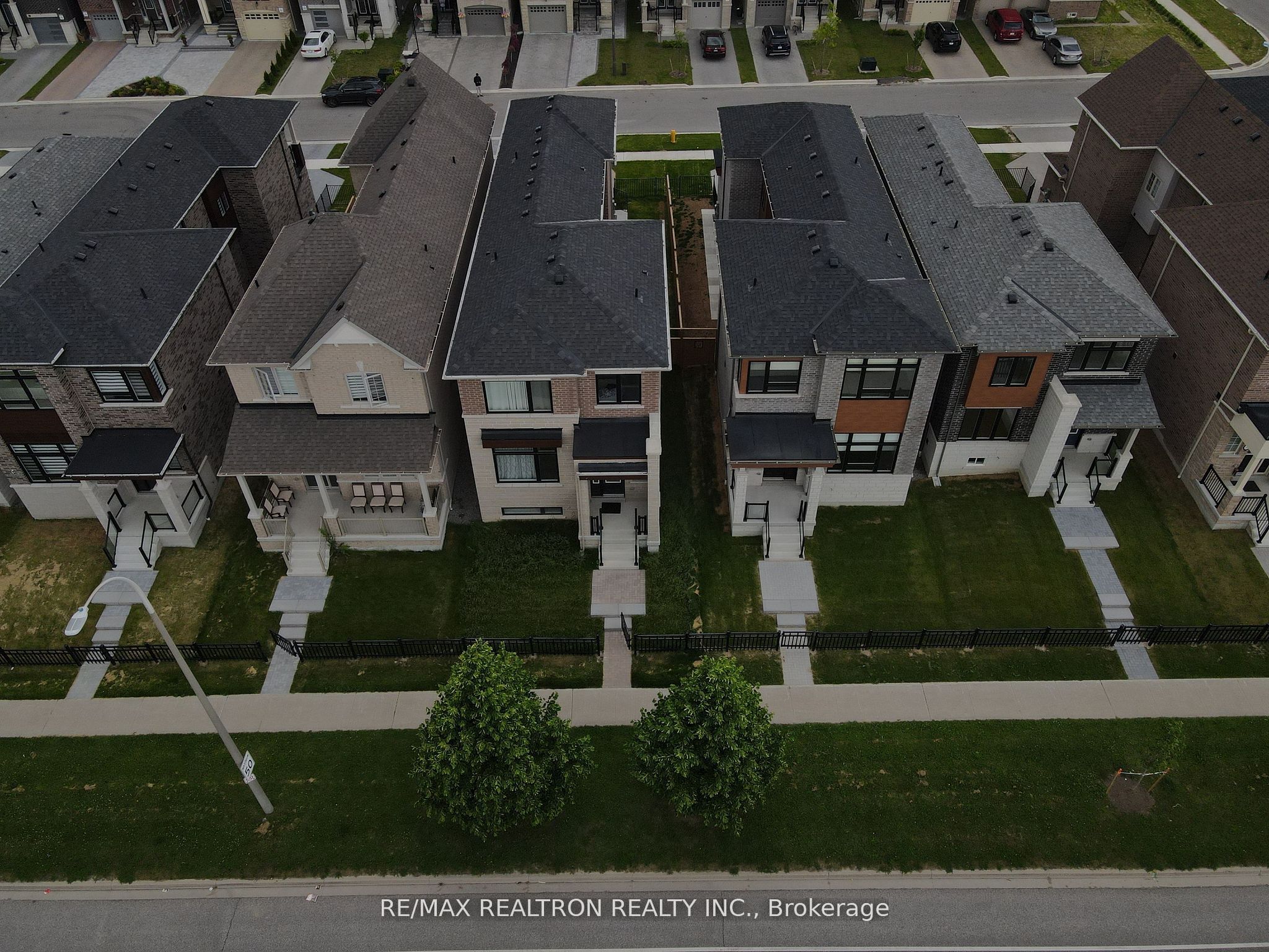 9 Mountainside Crescent, Whitby, ON, L1R 0P5 photo 4
