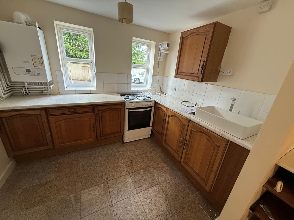 Additional image 4 of 3 bed property to rentGwscwm Road, Burry Port SA16