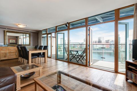 Western Beach Apartments, London E16