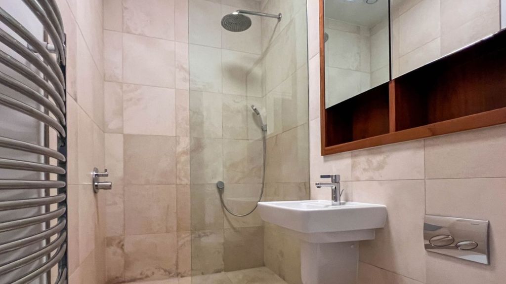 Additional image 8 of 2 bed flat to rentApt. 7 The Pavilions, Fairway Drive, Ramsey IM8