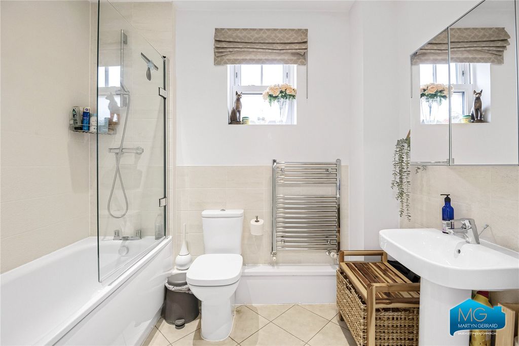 Additional image 28 of 4 bed semi-detached house to rentBunns Lane, Mill Hill, London NW7