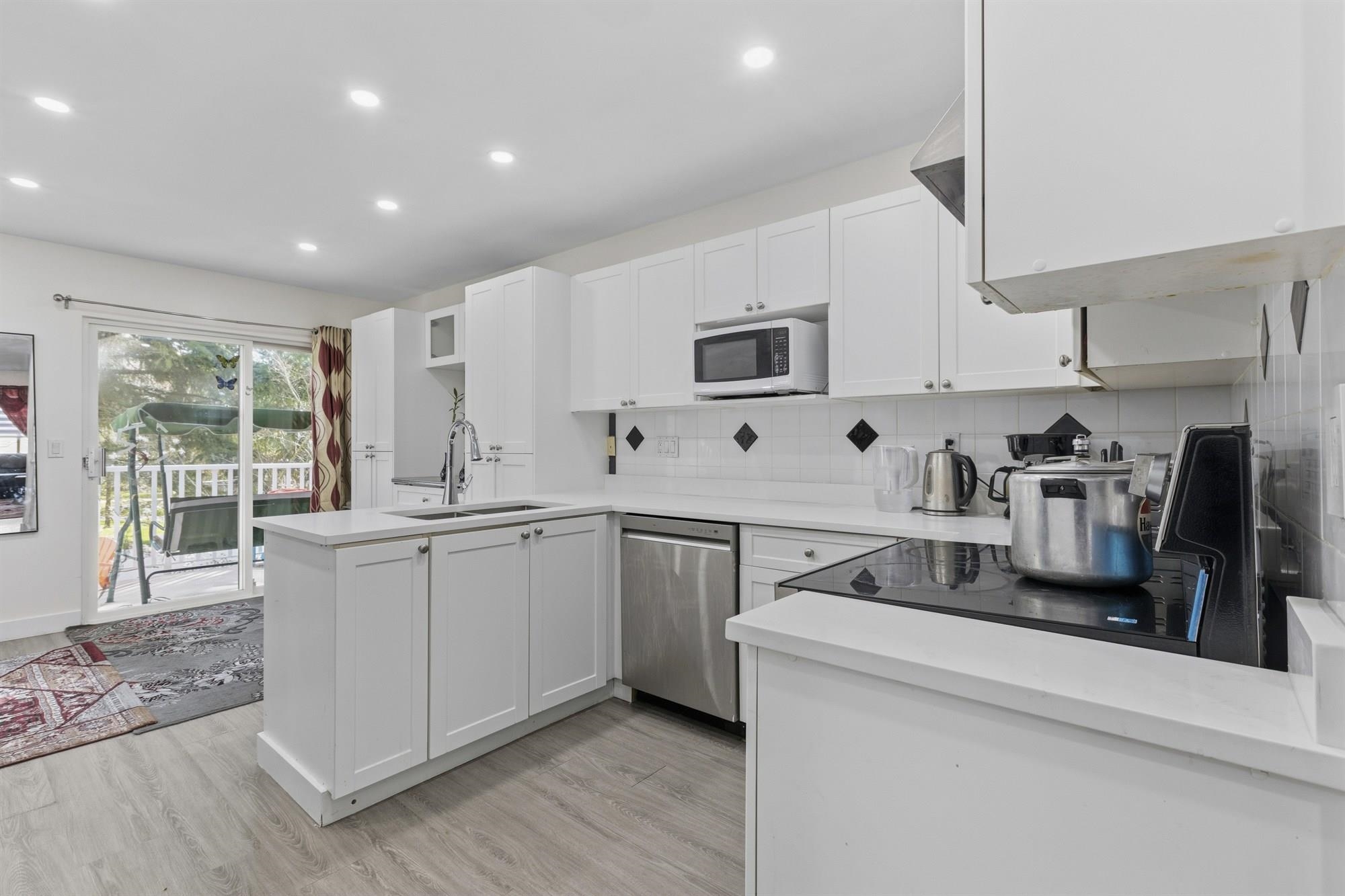 12-12110 75a Avenue, Surrey, BC, V3W 1M1