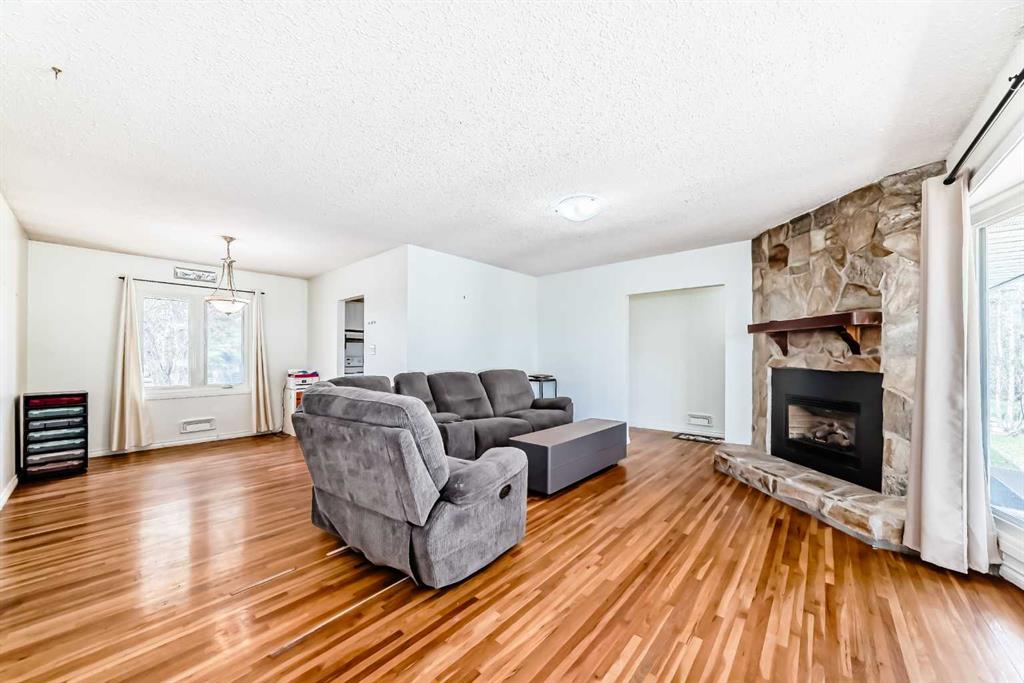 Additional image 6 of 2215 37 Street SW, Calgary, AB, T3A 3A5
