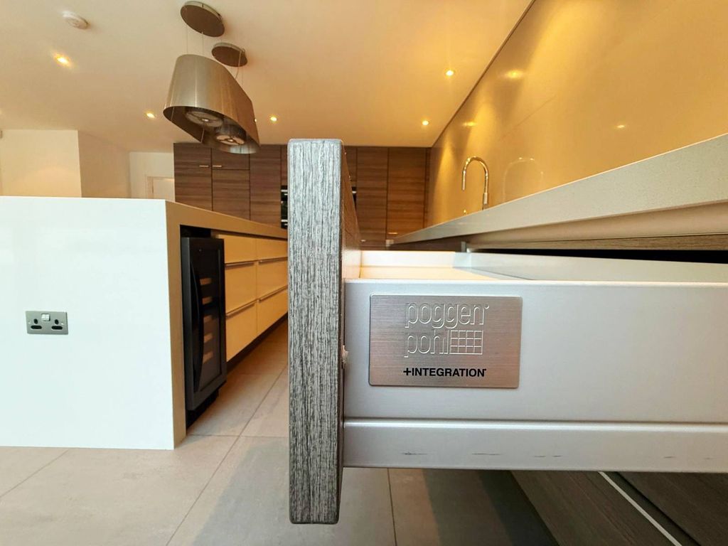 Additional image 10 of 5 bed detached house to rentSevenoaks Road, Pratts Bottom BR6