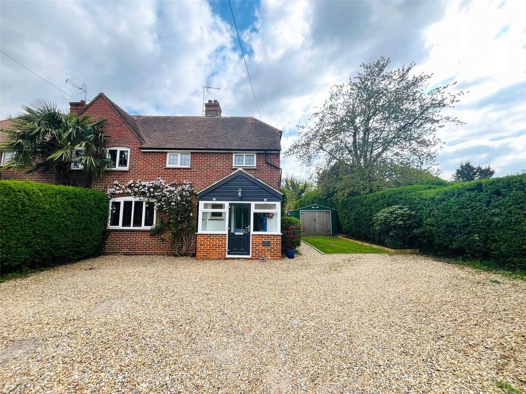 3 bed detached house to rentHound Green Close, Hound Green, Hook, Hampshire RG27