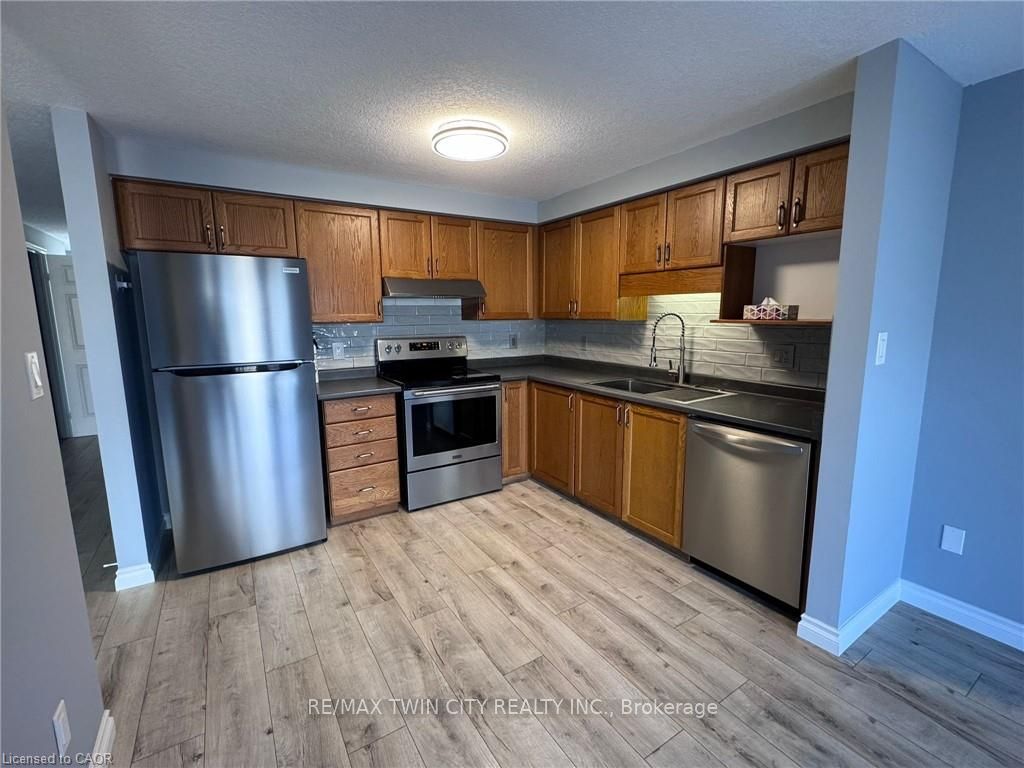 135 Donnenwerth Drive, Kitchener, ON, N2E 4C8 photo 4