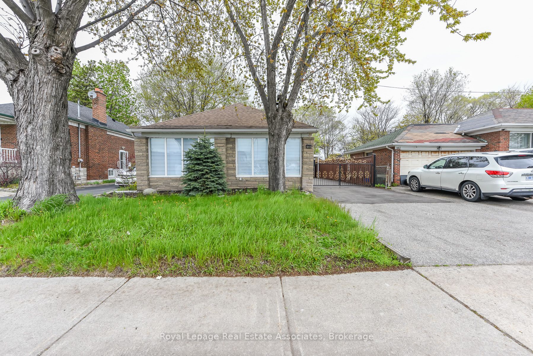 665 Kipling Avenue, Toronto, ON, M8Z 5G2