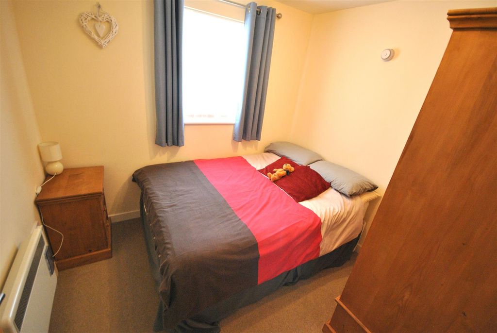 Additional image 5 of 2 bed flat to rentWarren Street, Tenby SA70
