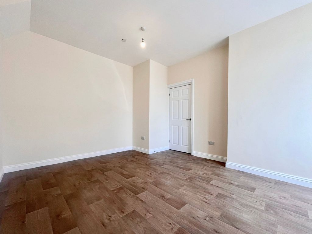 Additional image 12 of 1 bed flat to rentSouth Street, Sebastopol NP4