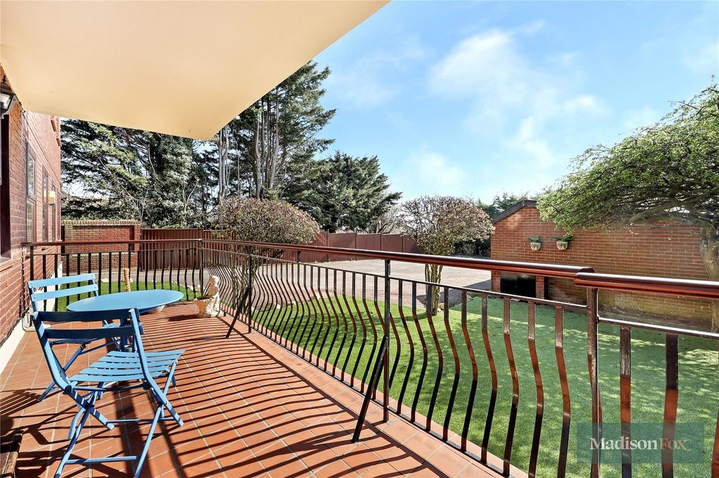 Additional image 9 of 3 bed flat for saleManor Road, Chigwell, Essex IG7