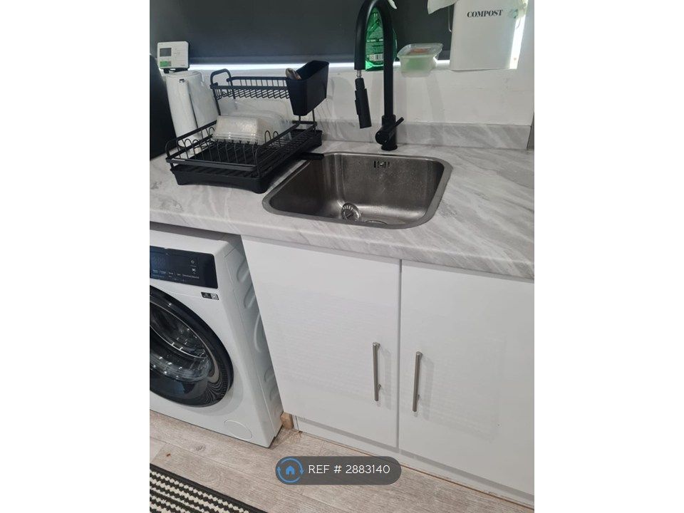 Additional image 10 of Room to rentCentral St, Hengoed CF82