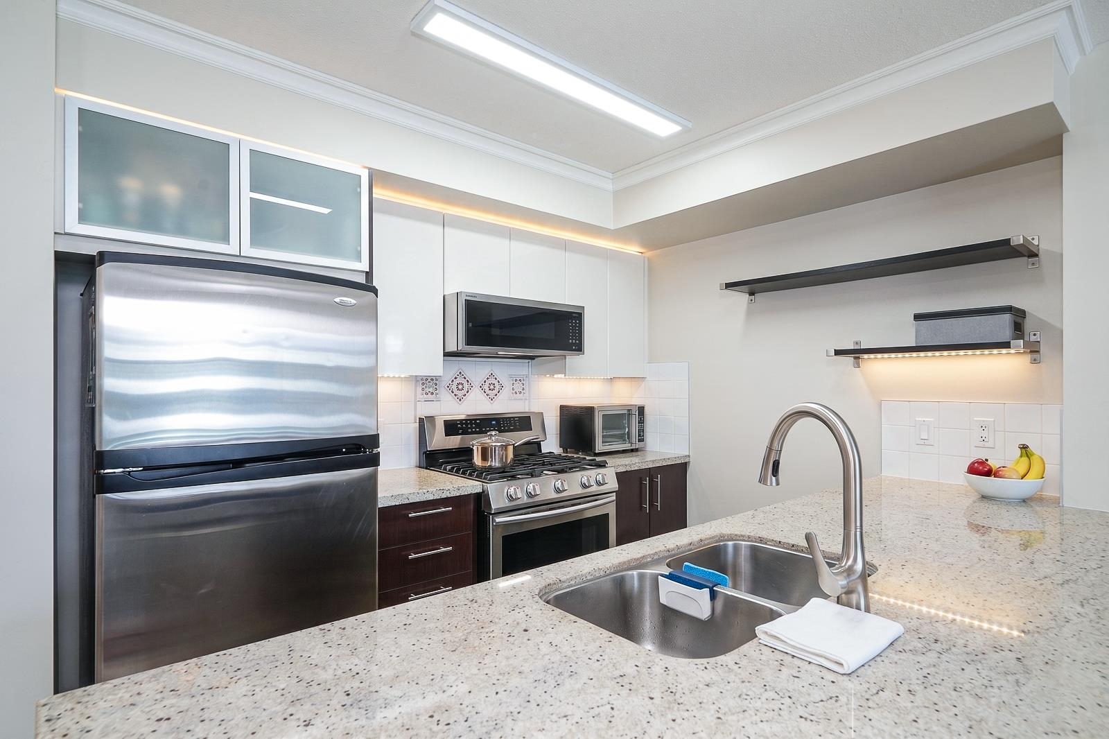 Additional image 4 of 802-2289 Yukon Crescent, Burnaby, BC, V5C 0B2