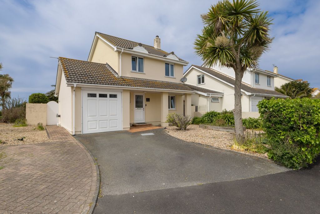 3 bed detached house to rentClos Des Mielles, La Route De La Mare De Carteret, Castel, Guernsey GY5