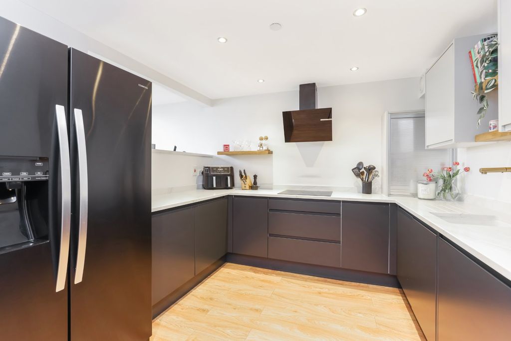 Additional image 3 of 3 bed flat for saleThread Street, Paisley, Renfrewshire PA1