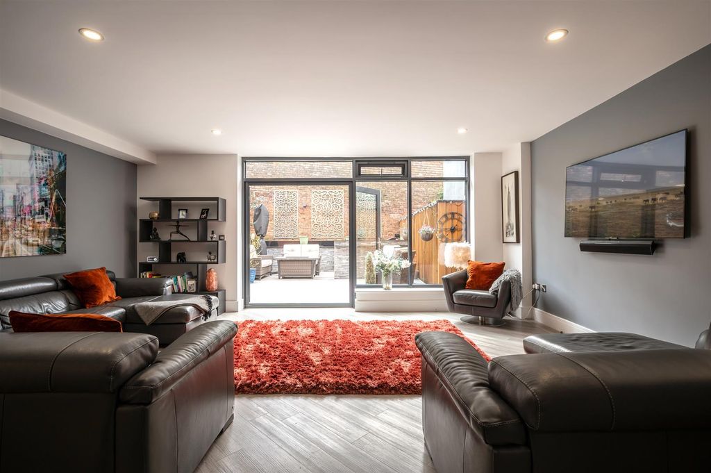 Additional image 4 of 3 bed flat for salePorter Brook View, Sheffield S11