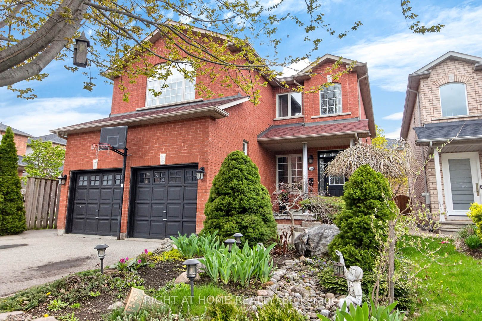 5956 Rayshaw Crescent, Mississauga, ON, L5M 2P2