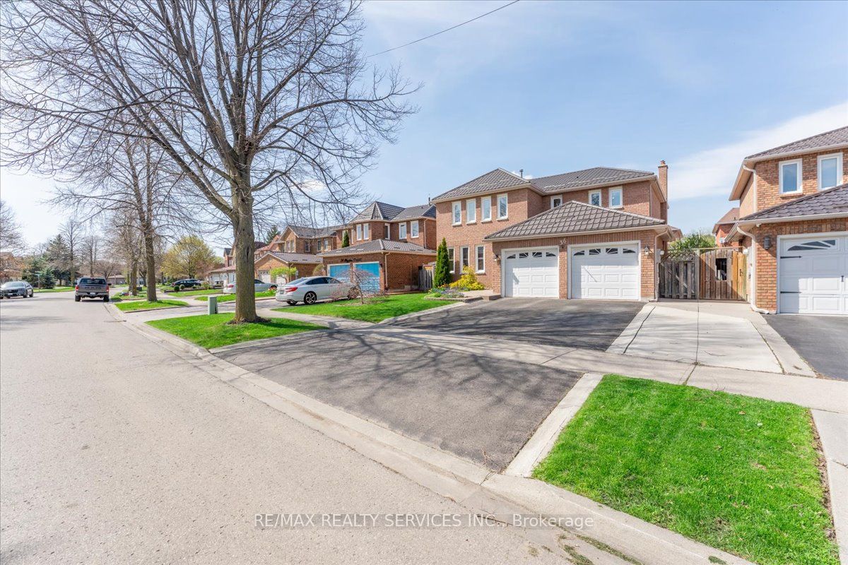 36 Brydon Crescent, Brampton, ON, L6X 3H2 photo 2