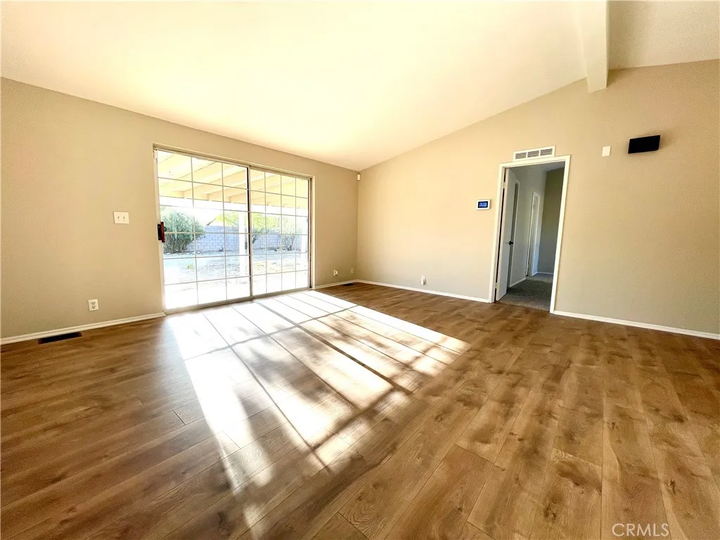 12546 Navajo Rd, Apple Valley, CA 92308 photo 4